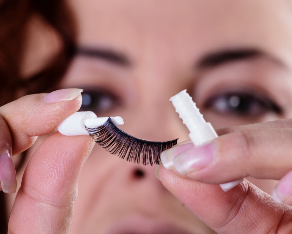 10-reasons-why-buying-eyelash-glue-bulk-is-a-game-changer-4