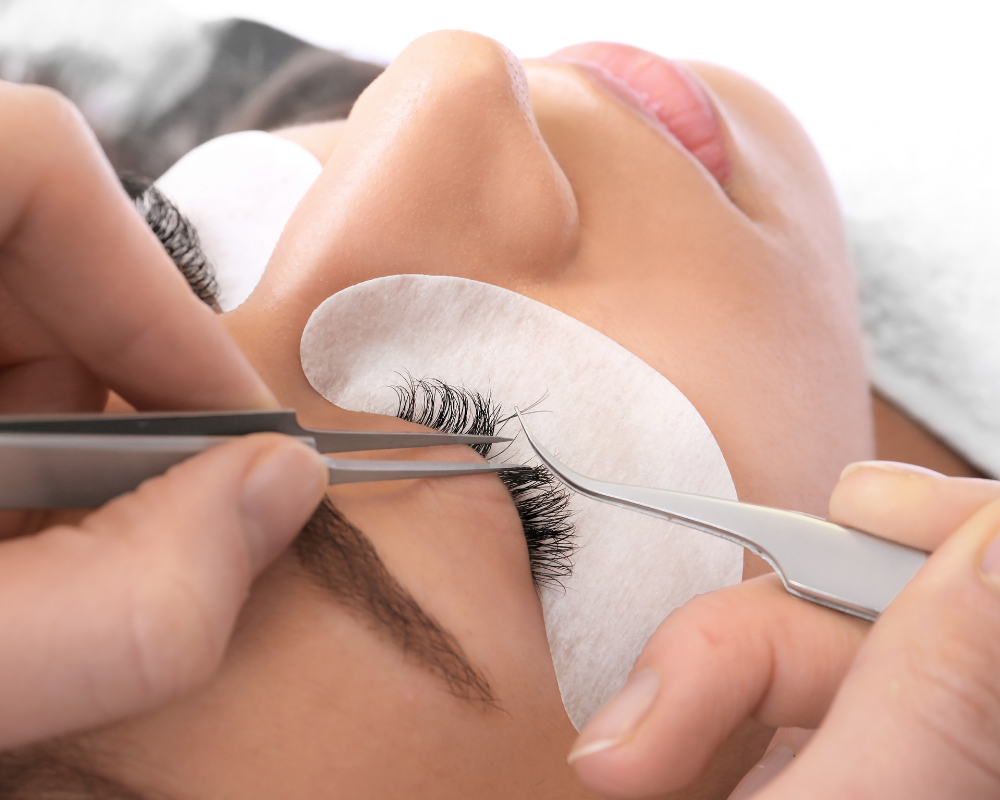 The-Role-of-Eyelash-Extension-Suppliers-UK-Beauty-Industry-13
